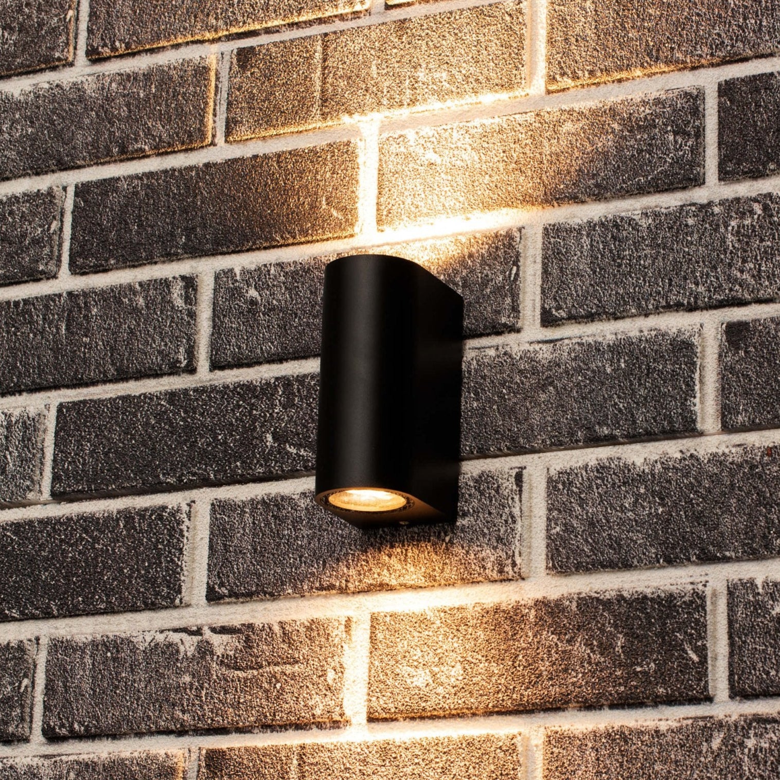 LED's Light LED Wandlamp buiten - Cilinder met 2 x GU10 fitting - Model Sapri - IP44 - Zwart Wandlampen led.gl