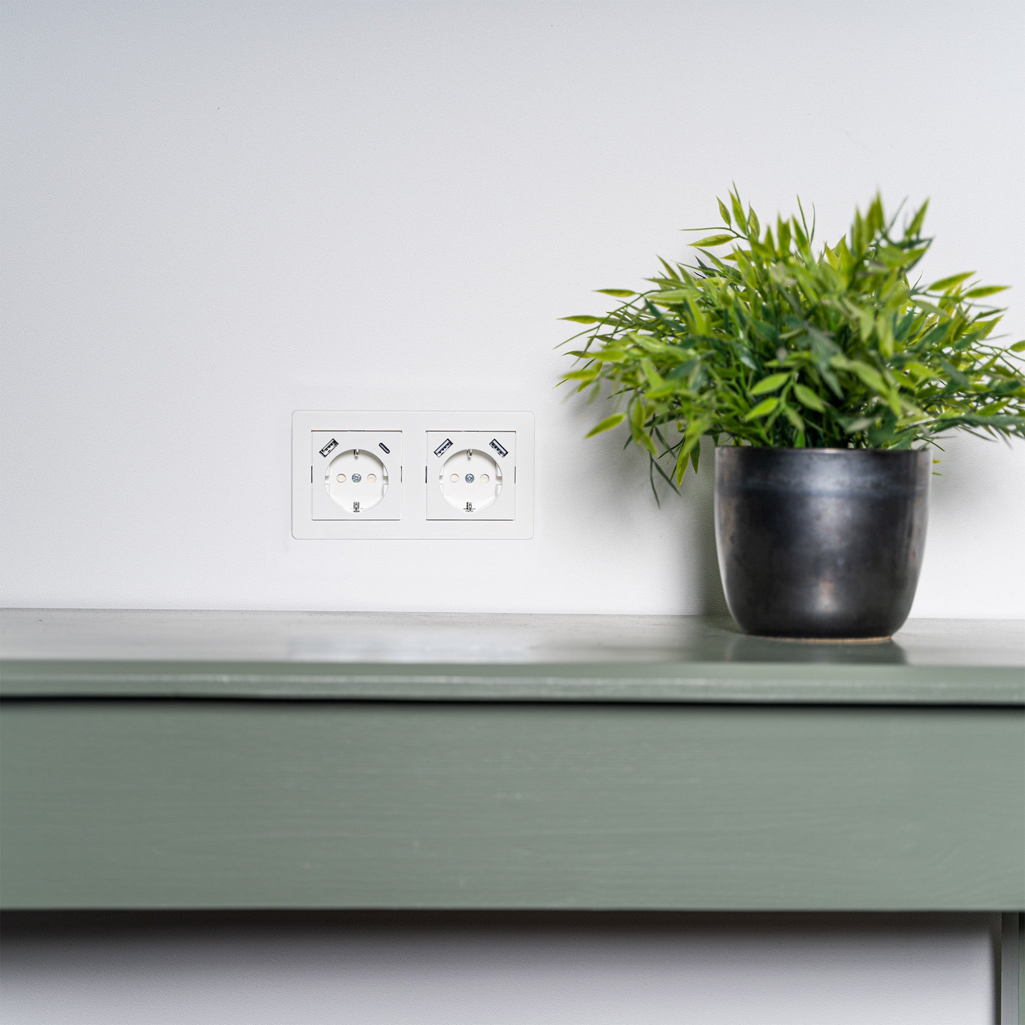 ProCharge Wandcontactdoos met USB-C en USB snelladers - Universeel - Wit - RAL9010 Stekkers led.gl