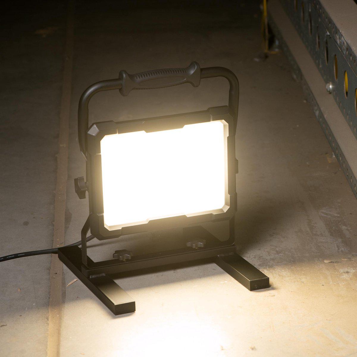LED's Work Professionele LED Bouwlamp 13000 - Rough Service Tested - 5 meter snoer - 150W - IP65 Bouwlampen led.gl