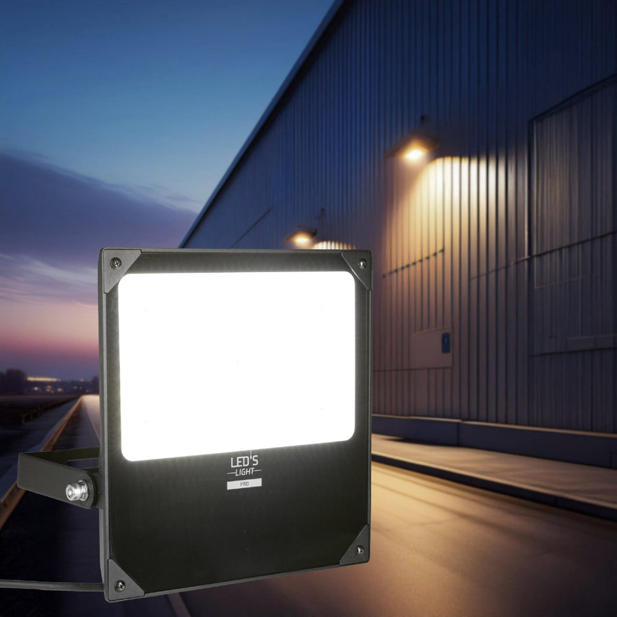 LED's Light Professionele LED Floodlight 37000 - 3 lichtstanden - Waterdicht - 200 watt - daglichtsensor Schijnwerpers led.gl