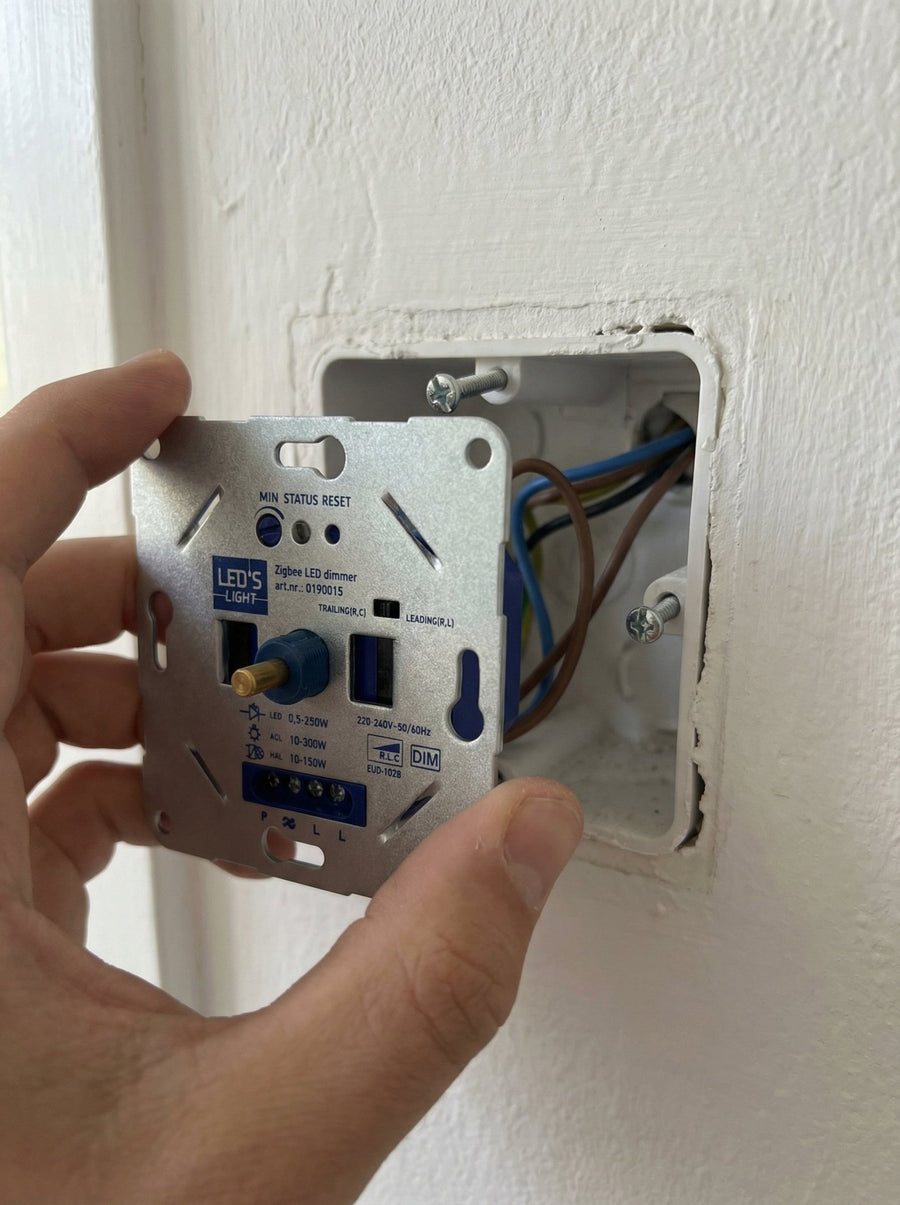 LED's Light Smart Zigbee LED dimmer - 300 watt - Geschikt voor fase afsnijding (trailing edge) & fase aansnijding (leading edge) - Inbouw dimmer - Universeel Dimmers led.gl