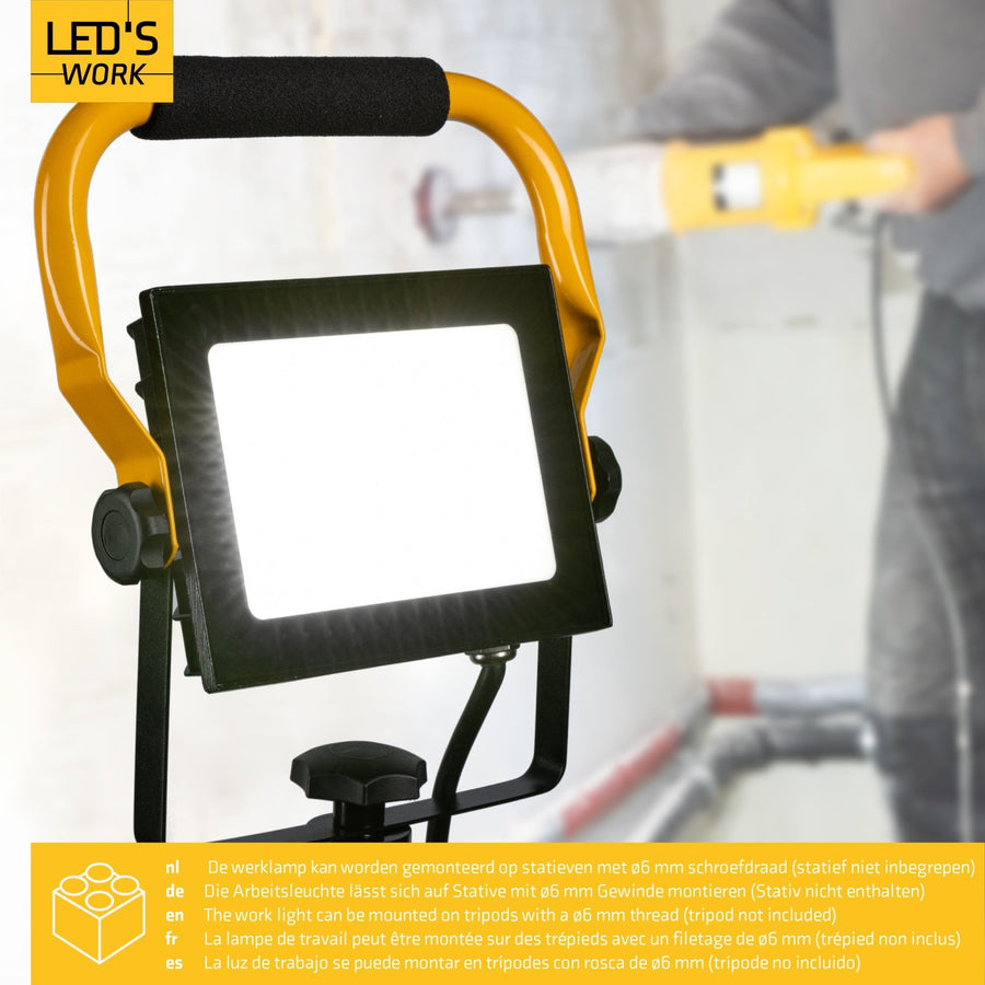 LED's Work 50W Bouwlamp Werklamp Bedraad 4900lm - Verstelbare beugel - Waterdicht (IP65) - Zwart geel Werklampen led.gl