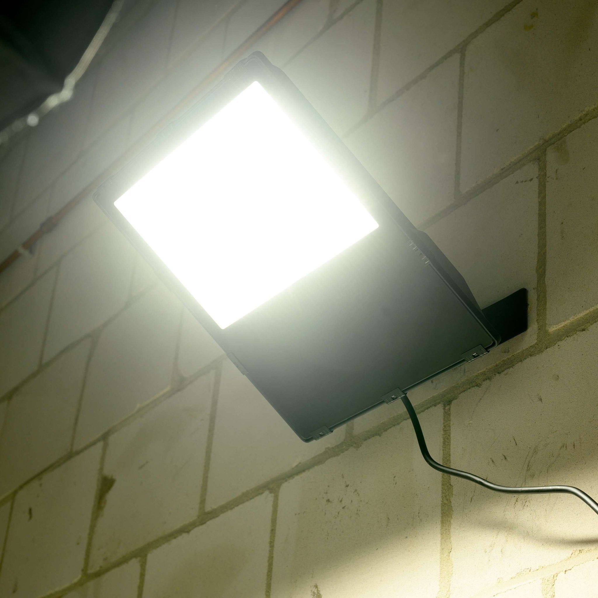 Premium LED Floodlight 200W - Levensduur van 30 jaar - IP66 Waterdicht - 32000 lm Floodlights led.gl