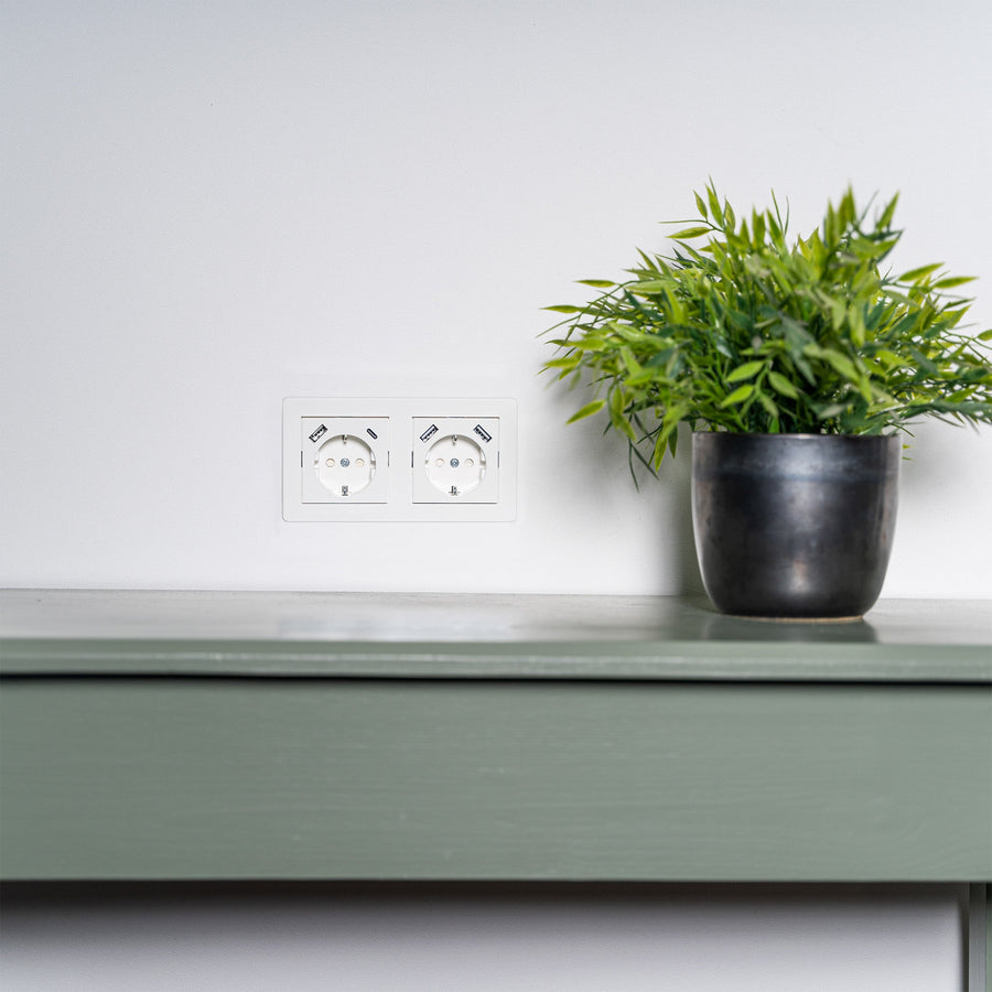 ProCharge Wandcontactdoos met USB-C en USB snelladers - Universeel - Wit - RAL9010 Stekkers led.gl
