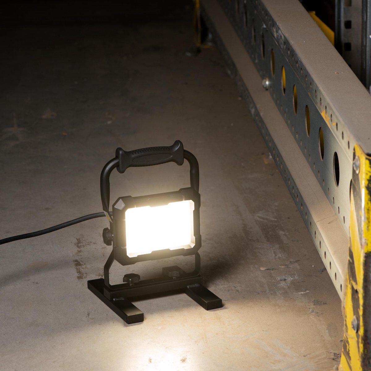 LED's Work Professionele LED Bouwlamp 2850 - Rough Service Tested - 5 meter snoer - 30W - IP65 Bouwlampen led.gl