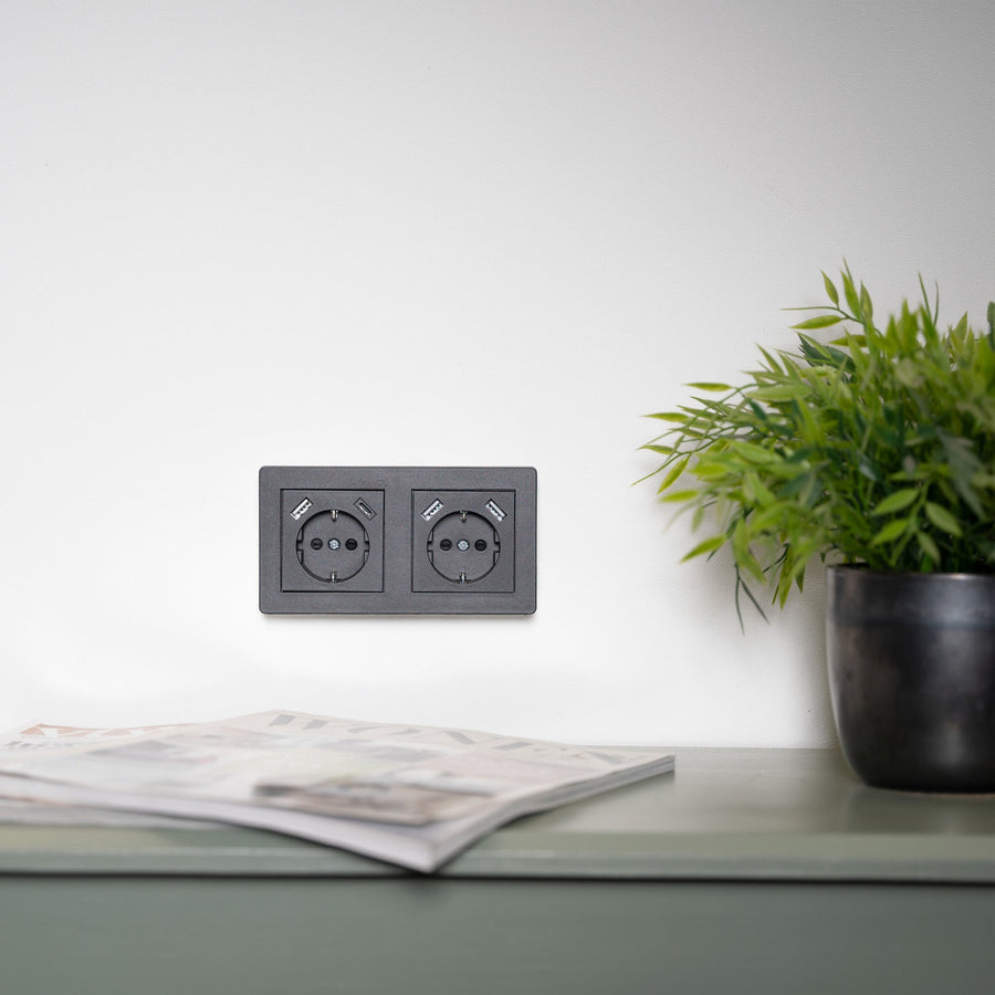 Reflex Inlegplaat voor wandcontactdoos met 2 USB - Zwart Stekkers led.gl