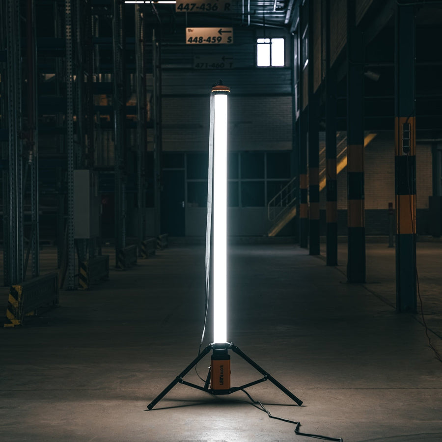 LED's Work Tripod Bouwlamp 12000 - 360 graden rondom licht - Extra stopcontact aansluiting - IP54 waterdicht - 100W Bouwlampen led.gl